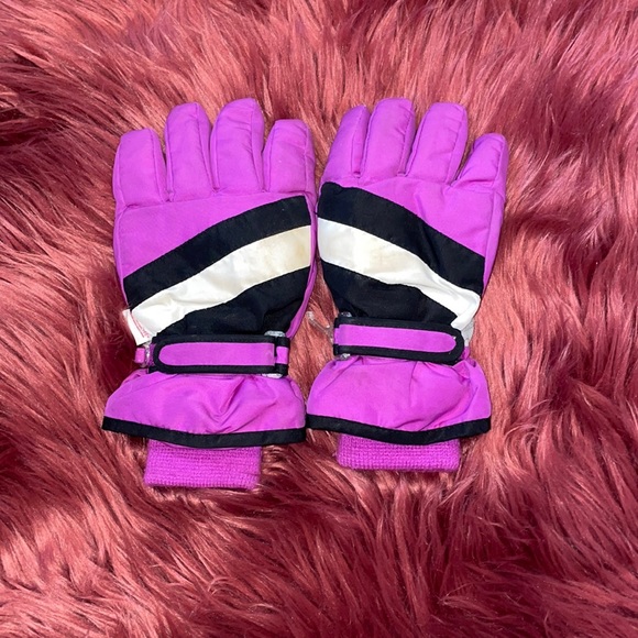 purple ski gloves
